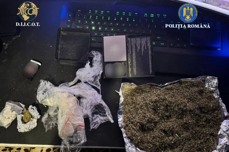 Foto Droguri în apropierea școlilor din Craiova. Trei persoane, reținute de DIICOT