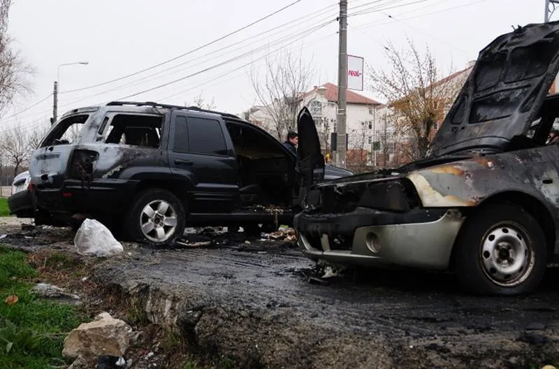 Foto VIDEO / Maşini în flăcări la Balta Craioviţei
