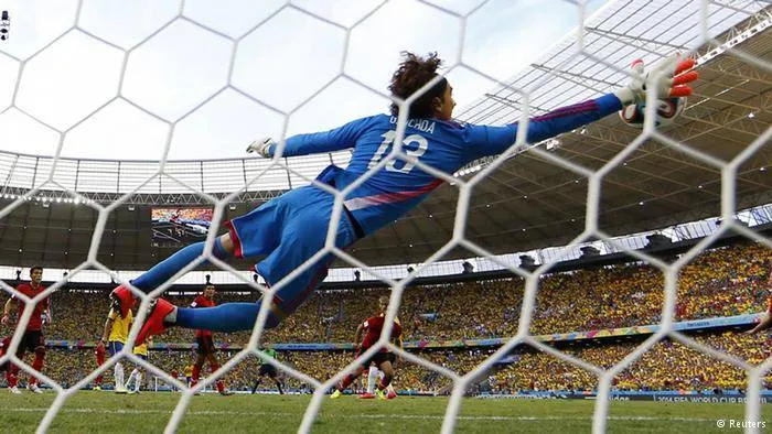 Foto Ochoa, minunea Mexicului, a ţinut piept Braziliei