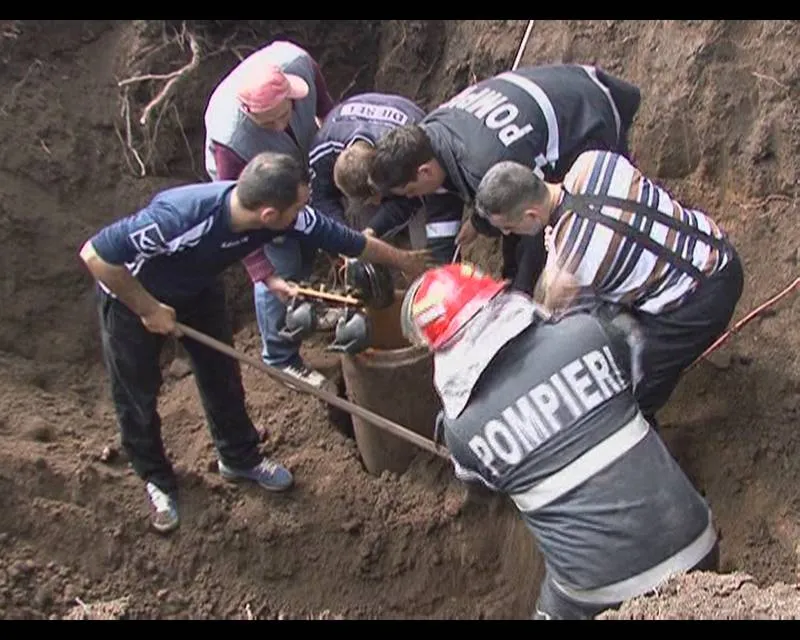 Foto VIDEO / A stat două ore în fântână, dar a avut zile