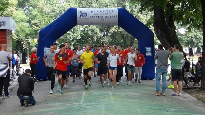 Foto Peste 200 de craioveni au alergat pentru copiii cu autism