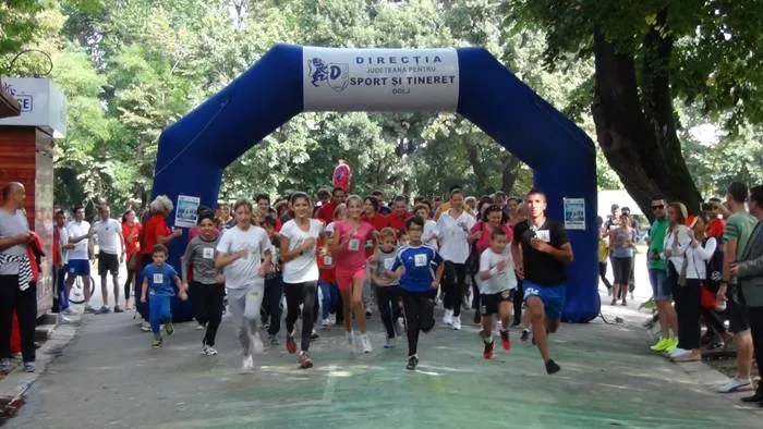 Foto Peste 200 de craioveni au alergat pentru copiii cu autism