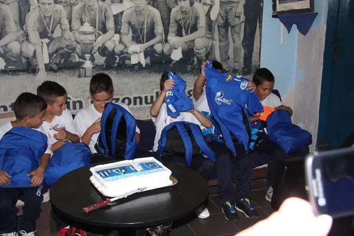 Foto 66 de ani de la naşterea Ştiinţei, celebrată cu Juniorii Craiovei
