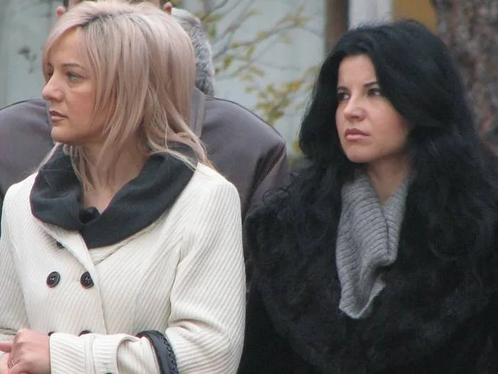 Blonda Mihalea Golea si Bruneta Veronica Nicolae an