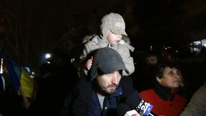 Foto Protest la dublu în centrul Băniei. Tabăra “Libertate” vs. tabăra “Victor Ponta președinte”