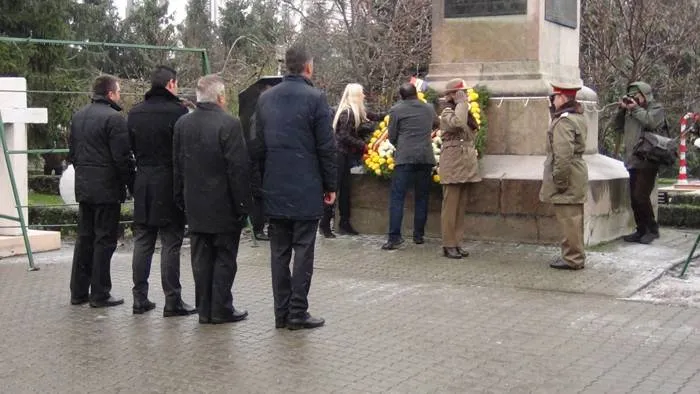 Foto Ziua Naţională, sărbătorită la Craiova fără primar