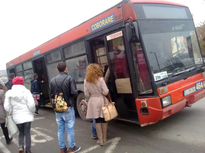 Foto Autobuzele vechi de peste două decenii vor mai circula pe străzile Băniei