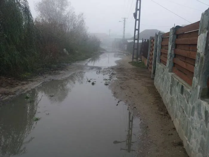 Foto Strada Homer, inundată de o săptămână
