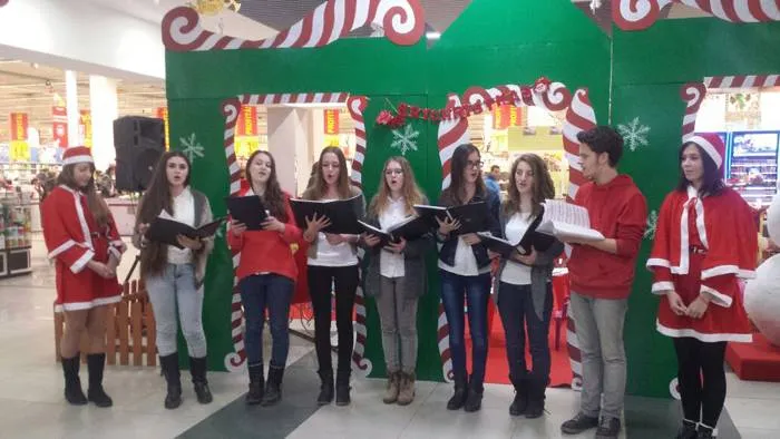 Foto Pe Tărâm de Poveste, la AUCHAN Craioviţa, în Regatul lui Mos Crăciun