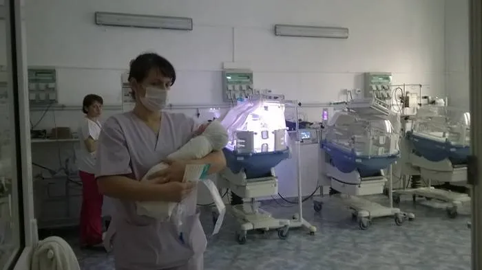 Foto Bebeluşii de la Maternitatea Filantropia vor fi îngrijiţi cu aparatură nouă