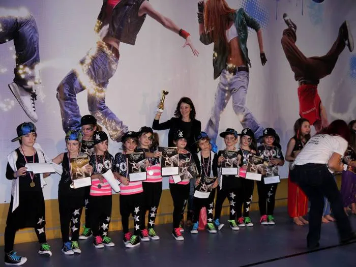 Foto Numeroase premii câştigate de  micuţii dansatori craioveni