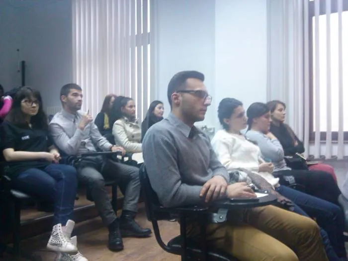 Foto Tinerii, interesaţi de afaceri