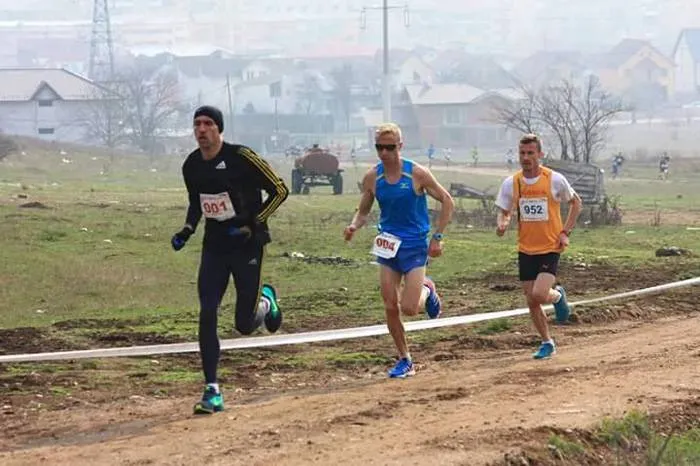 Marius Ionescu (albastru) ş Andrei Ştefana (portocaliu) au fost puşi la muncă de traseul dificil de la Alba Iulia, însă amândoi au reuşit să încheie cursele pe poziţii fruntaşe 