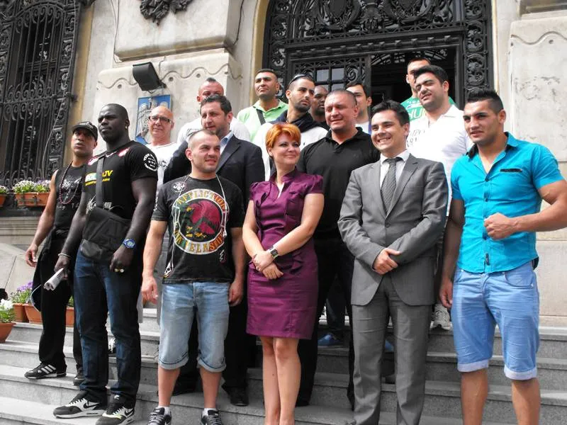 Foto Coloşii K1, prezentaţi la Primărie