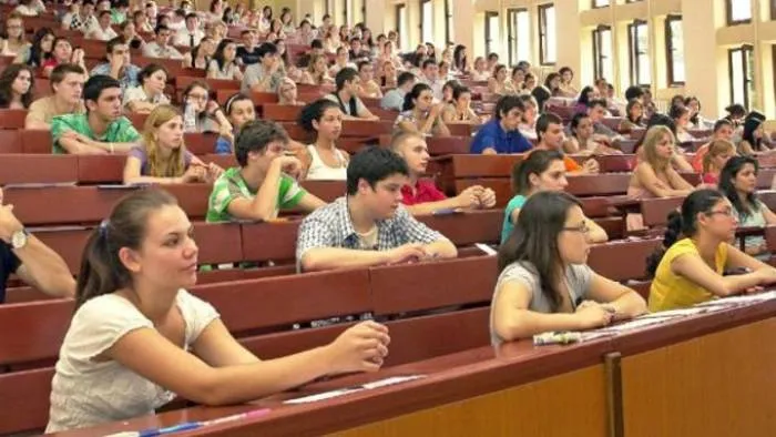 Foto Studenţii străini de la Universitatea din Craiova:  “În România sistemul e mult mai organizat şi mai simplu”