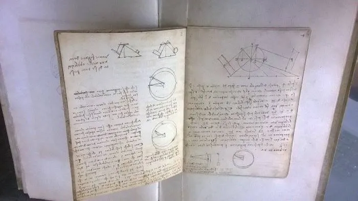 Foto „Codul despre Zborul Păsărilor” a lui Leonardo da Vinci, la „Aman”