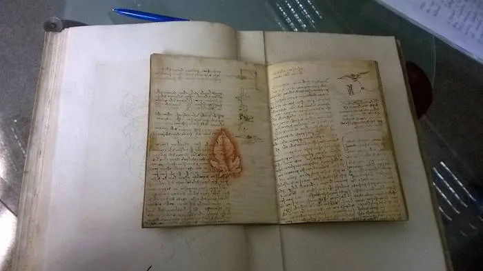 Foto „Codul despre Zborul Păsărilor” a lui Leonardo da Vinci, la „Aman”