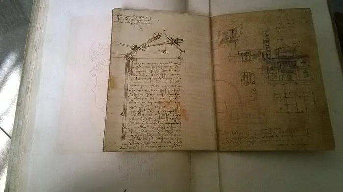 Foto „Codul despre Zborul Păsărilor” a lui Leonardo da Vinci, la „Aman”