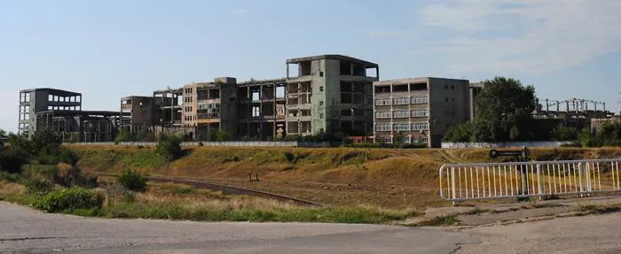 Foto Calafatul, plin de clădiri, nu şi de fabrici