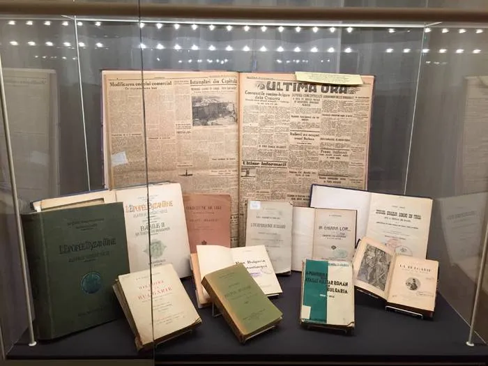 Foto Expoziţie de carte la Muzeul de Artă