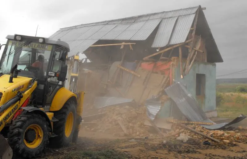 Foto VIDEO / Cocioabele romilor au fost demolate