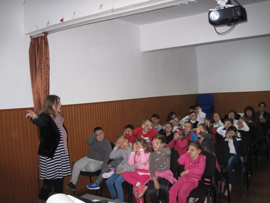 Foto Aproape 100 de elevi şi învăţători au luat parte la proiecţiile CinEd din Craiova