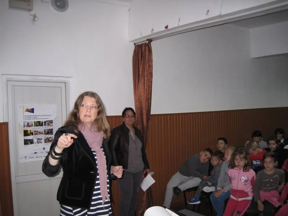 Foto Aproape 100 de elevi şi învăţători au luat parte la proiecţiile CinEd din Craiova
