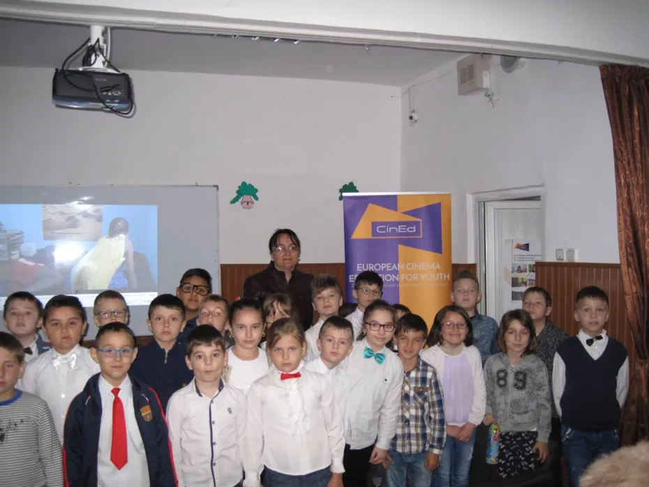 Foto Aproape 100 de elevi şi învăţători au luat parte la proiecţiile CinEd din Craiova