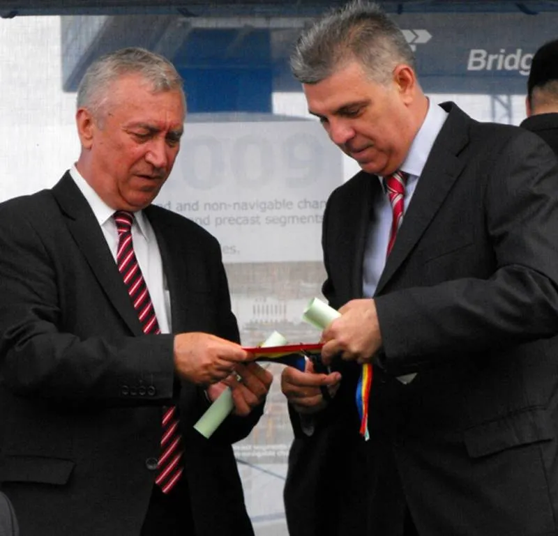 Foto Pod fălos, drum - ca la ţară