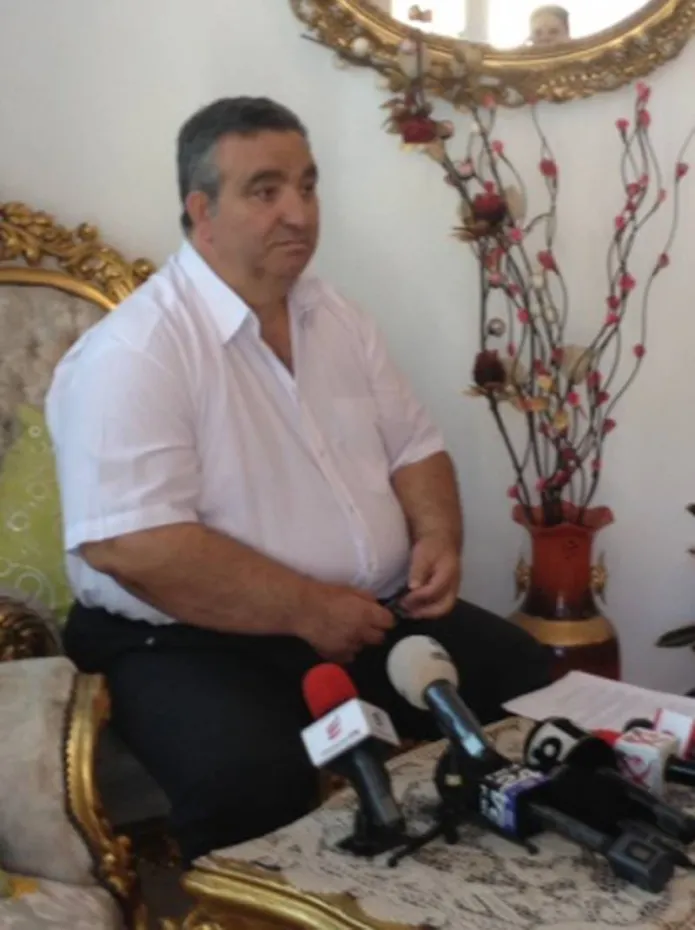 Foto Regele romilor, un bărbat din Băileşti