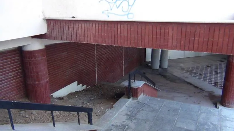 Foto În centrul Craiovei, excremente umane ca într-un WC de gară