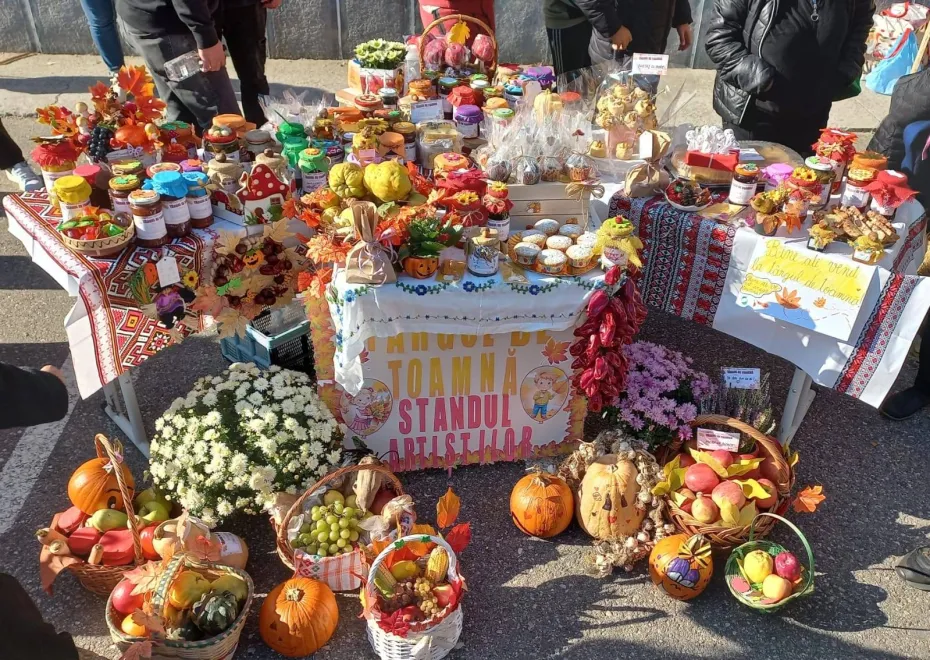 Foto CRAIOVA: Târg de toamnă la Școala „Mihai Viteazul” 