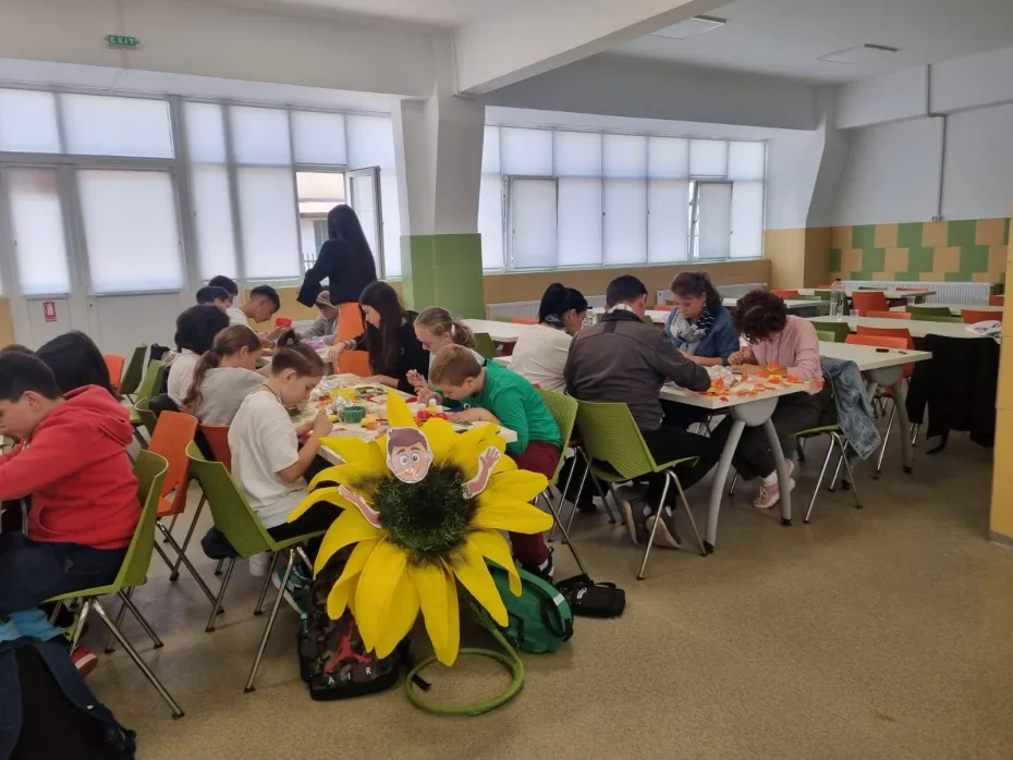 Foto „Hands for a green future”, proiect ERASMUS derulat la Școala „Mihai Viteazul” din Craiova 