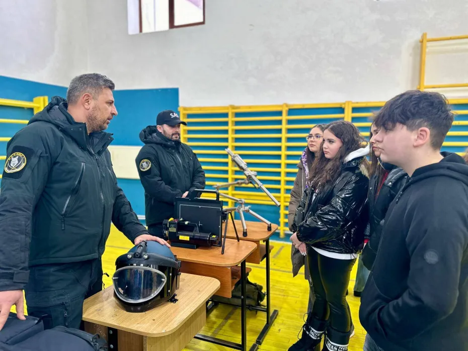 Foto Robotul pirotehnic în misiuni periculoase   
