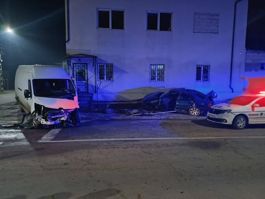 Foto Patru tineri la spital în urma unui accident rutier produs la Băilești 