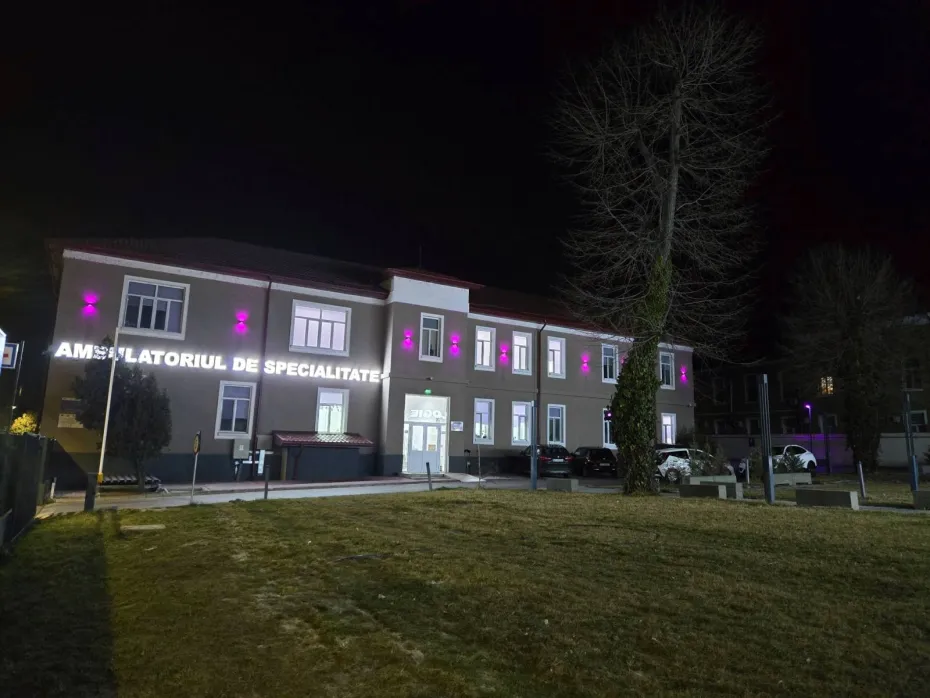 Foto Iluminare mov la Filantropia Craiova pentru lupta împotriva HPV