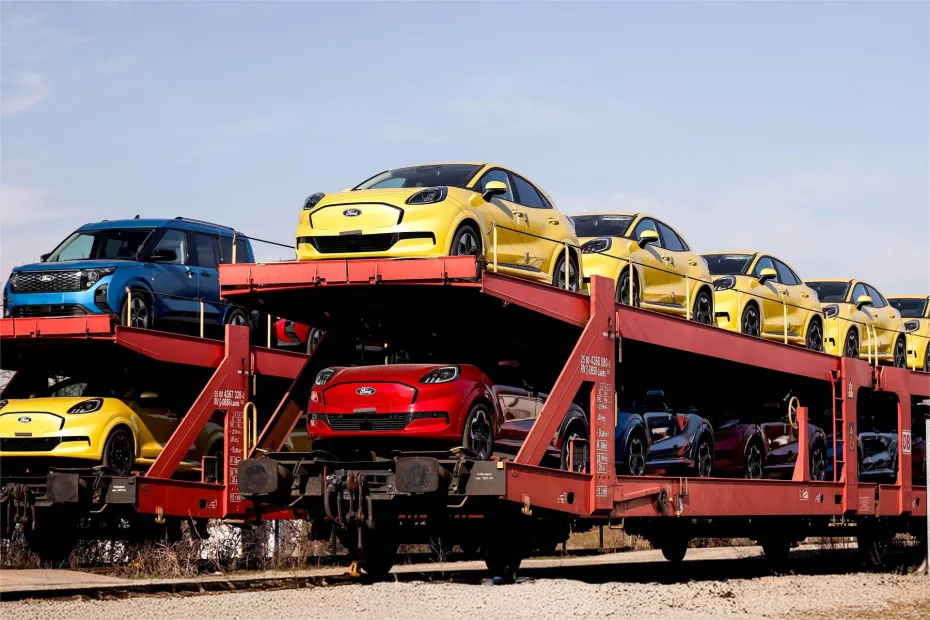 Foto Premierul Marcel Ciolacu, vizită la Ford Otosan