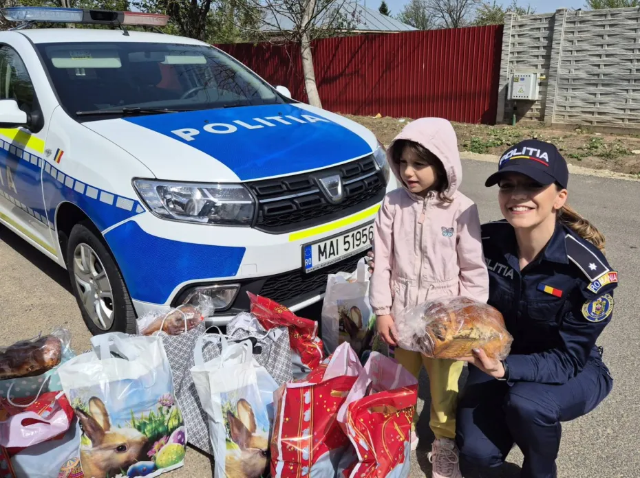 Foto Polițiștii din Dolj, alături de zeci de copii din Coșoveni, Leu și Cârcea