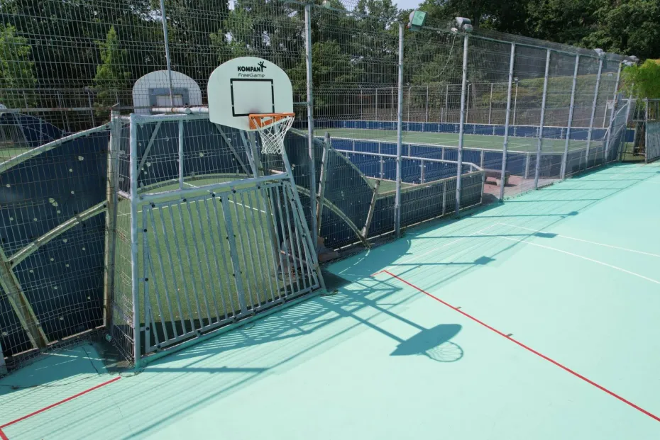 Foto Modernizări finalizate în Parcul Tineretului: Terenuri de sport refăcute complet