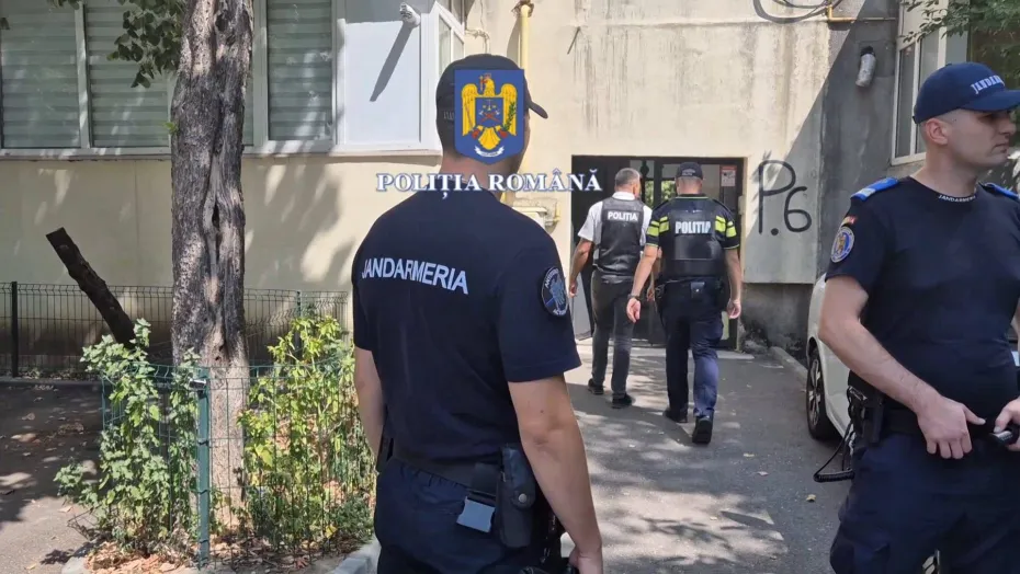Foto Crimă la Craiova: Un bărbat și-a înjunghiat soția și apoi s-a aruncat de la etaj