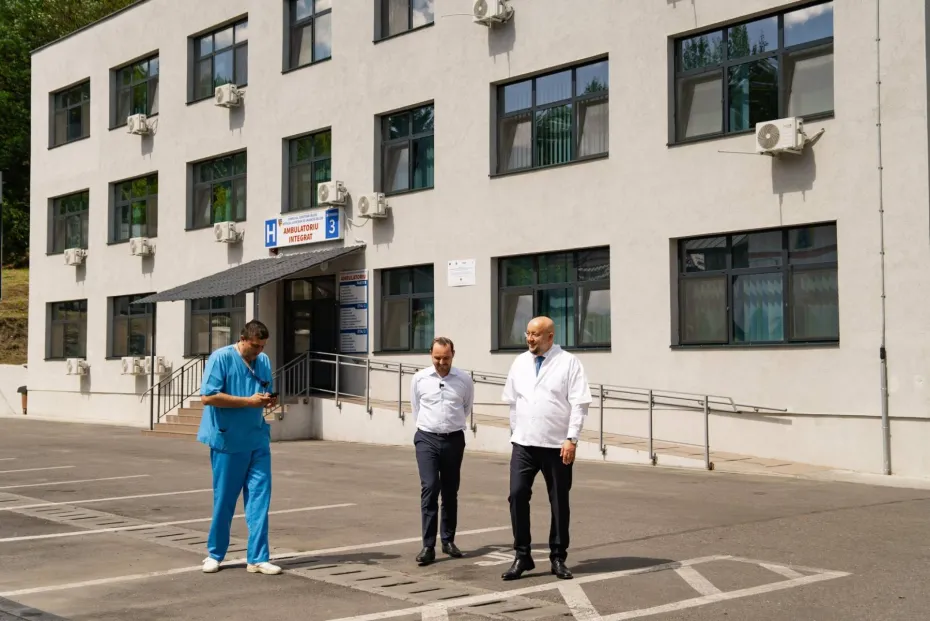 Foto Alexandru Rogobete: „La Vâlcea nu se ridică doar ziduri, ci se ridică standardul medicinei”