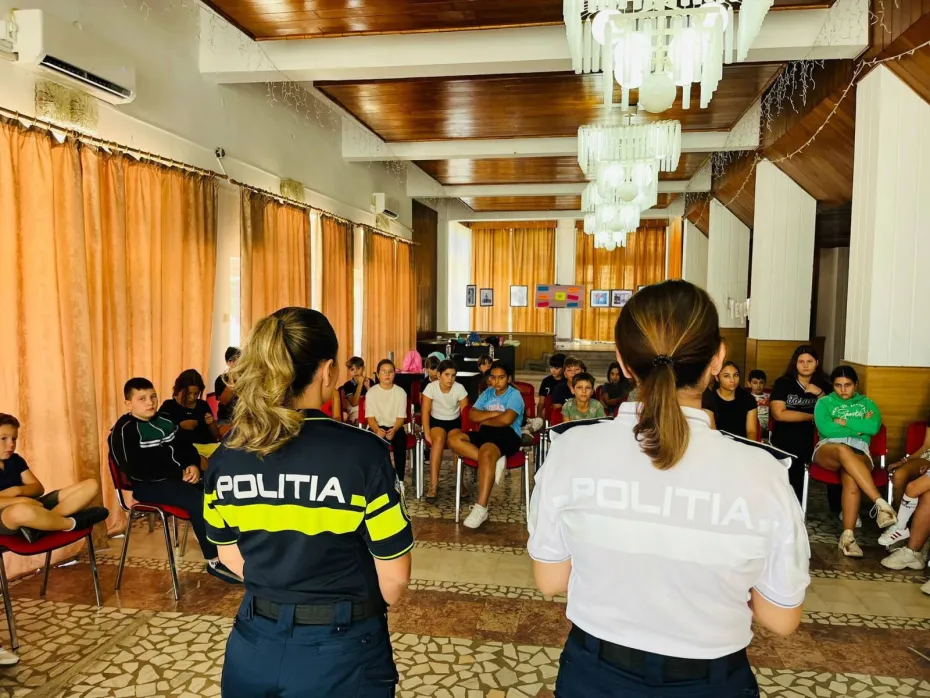 Foto De la joacă la prevenție. Copiii din Băilești învață cum să fie în siguranță