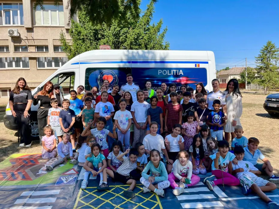 Foto De la joacă la prevenție. Copiii din Băilești învață cum să fie în siguranță
