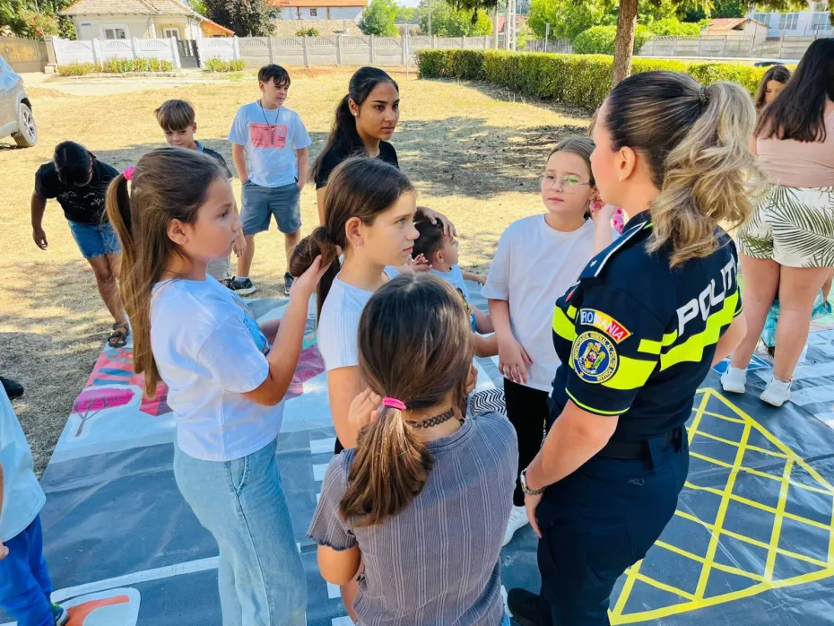 Foto De la joacă la prevenție. Copiii din Băilești învață cum să fie în siguranță