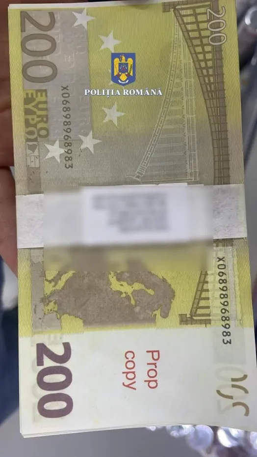 Foto Descoperire uriașă de bani falși la Drobeta Turnu Severin. Peste 3,8 milioane euro și dolari