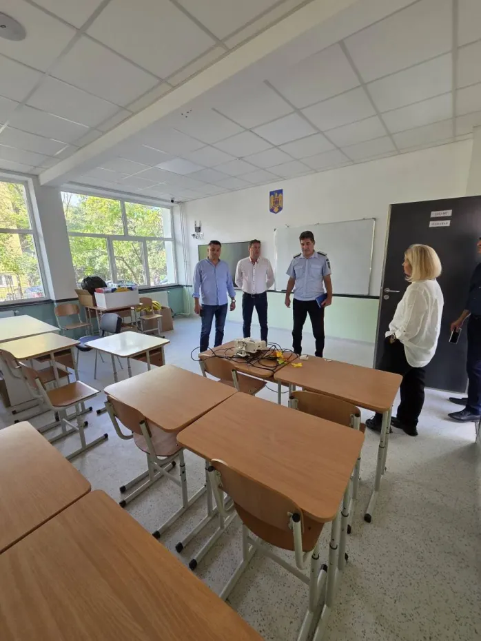 Foto Unele școli din Dolj gata pentru elevi, altele încă în reabilitare