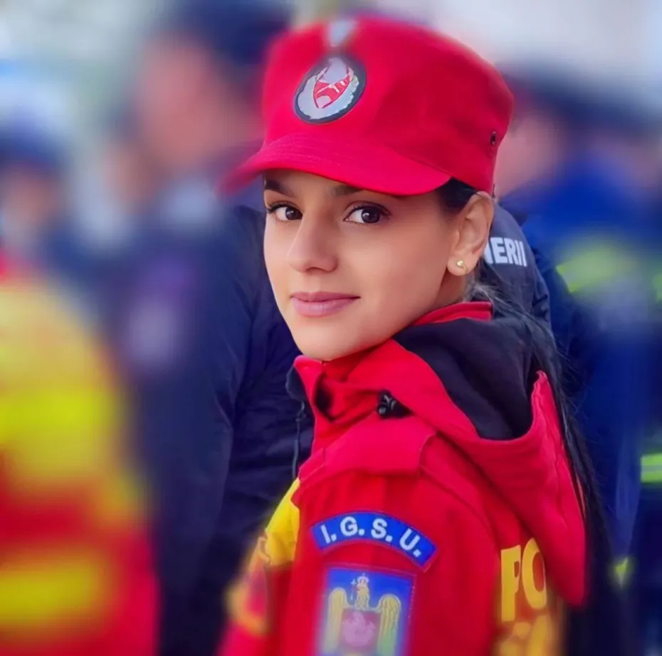 Foto Tânăra Sorina, voluntar ISU Dolj, a salvat o viață pe plaja din Costinești