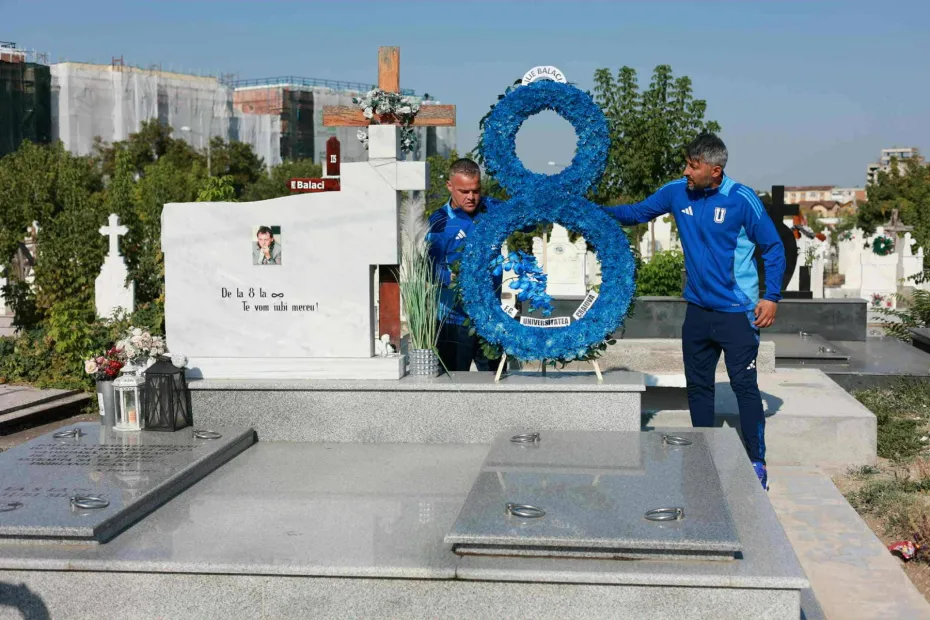 Foto FCU 1948 Craiova nu l-a uitat pe Ilie Balaci. Omagiu pentru cel mai mare fotbalist al României
