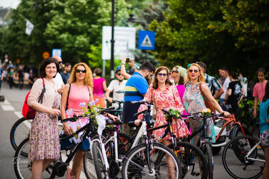Foto Skirt Bike Craiova: Culoare și eleganță pe străzile orașului