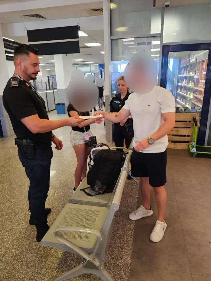 Foto Informare și prevenire a consumului de droguri în Aeroportul Craiova